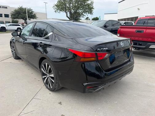 Super Black 2021 Nissan Altima SR FWD
