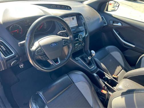 2017 Ford Focus ST 