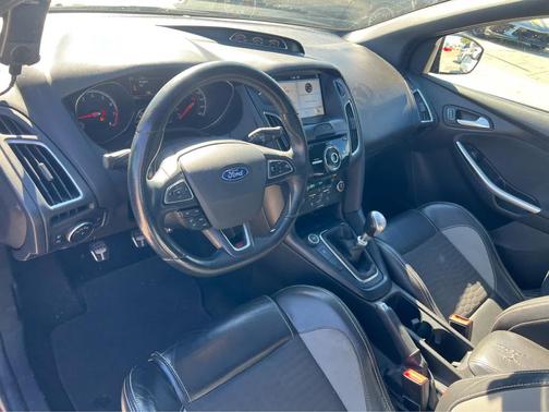 2017 Ford Focus ST 