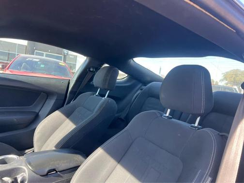 2021 Ford Mustang EcoBoost