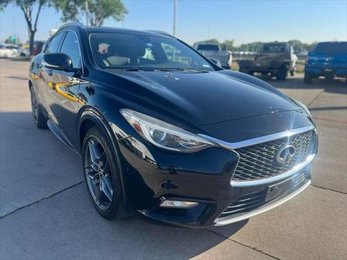 2017 INFINITI QX30 Premium