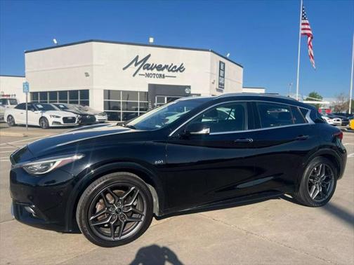 2017 INFINITI QX30 Premium