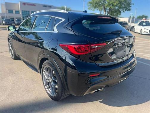 2017 INFINITI QX30 Premium