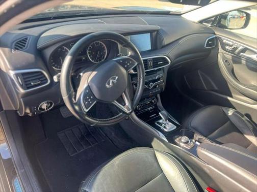2017 INFINITI QX30 Premium