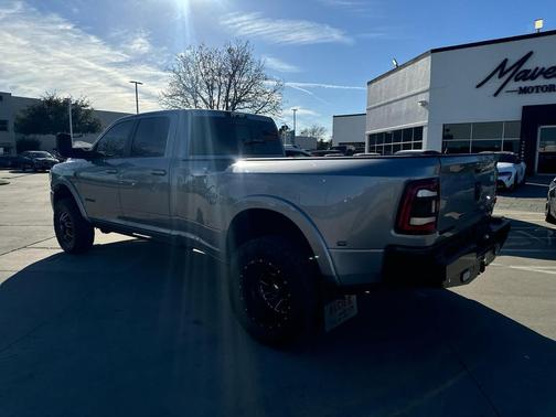 2020 RAM 3500 Laramie Crew Cab 4x4 8' Box