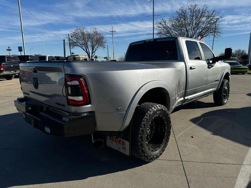2020 RAM 3500 Laramie Crew Cab 4x4 8' Box