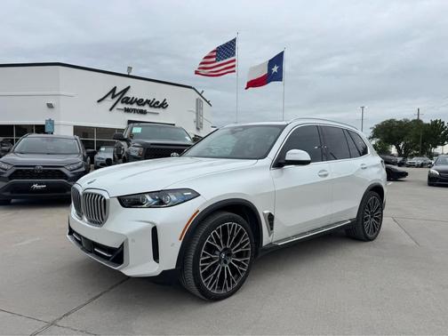 Mineral White Metallic 2024 BMW X5 xDrive40i