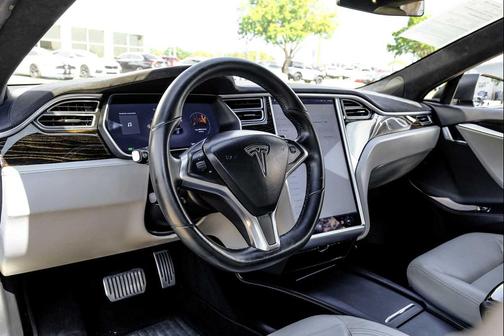 2016 Tesla Model S 70D
