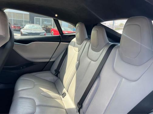 2016 Tesla Model S 70D