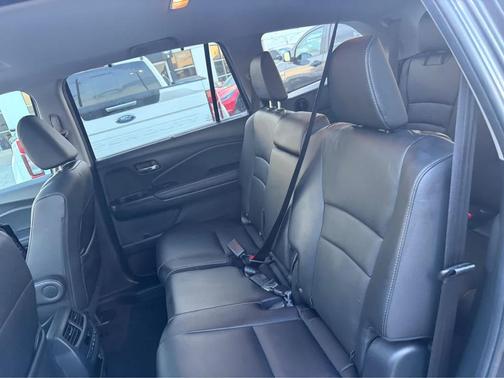 Modern Steel Metallic 2022 Honda Pilot 2WD EX-L