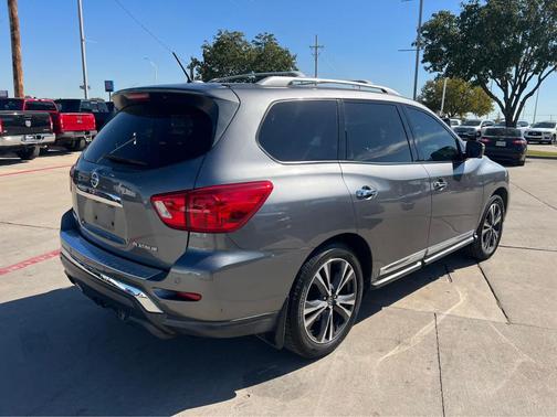 2017 Nissan Pathfinder Platinum