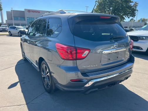 2017 Nissan Pathfinder Platinum