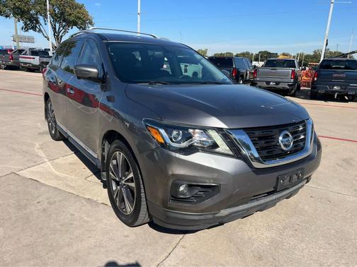 2017 Nissan Pathfinder Platinum