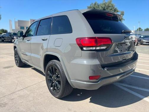 2022 Jeep Grand Cherokee Laredo