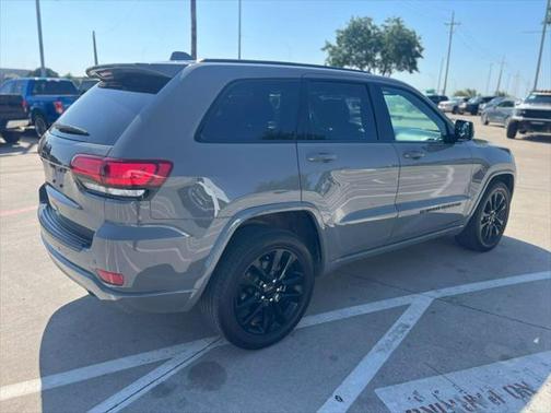 2022 Jeep Grand Cherokee Laredo