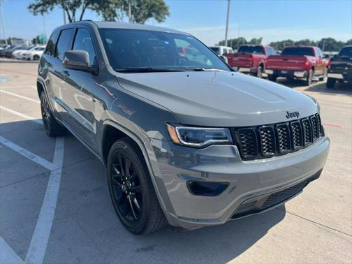 2022 Jeep Grand Cherokee Laredo
