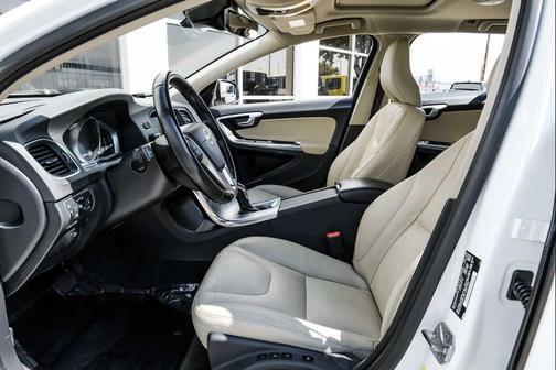 2017 Volvo V60 T5 Premier