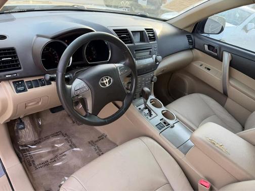 2010 Toyota Highlander SE
