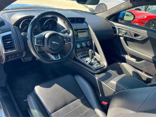 2019 Jaguar F-TYPE R