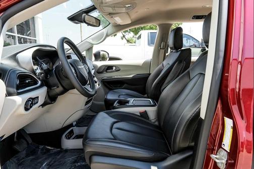 2023 Chrysler Pacifica Hybrid Touring L
