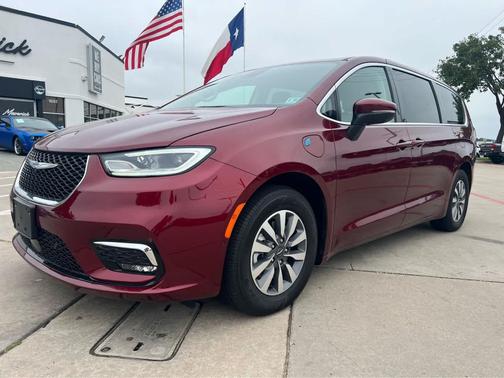 2023 Chrysler Pacifica Hybrid Touring L