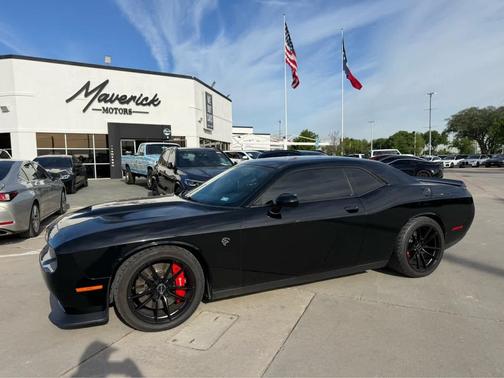 Pitch Black Clearcoat 2016 Dodge Challenger SRT Hellcat