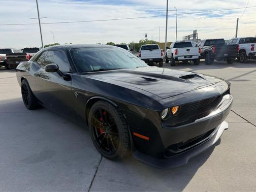 Pitch Black Clearcoat 2016 Dodge Challenger SRT Hellcat