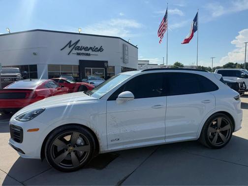 Carrara White Metallic 2021 Porsche Cayenne GTS
