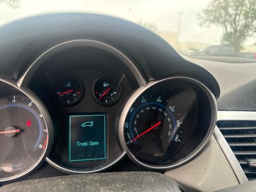 Silver Ice Metallic 2015 Chevrolet Cruze LS