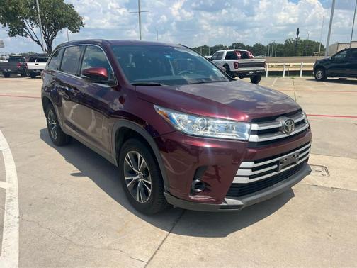 2019 Toyota Highlander LE I4