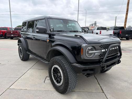 Shadow Black 2023 Ford Bronco Badlands