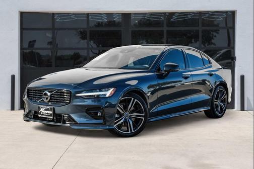 2022 Volvo S60 T5 R-Design
