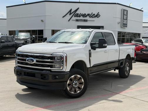 Star White Metallic Tri-Coat/Darkened Bronze 2024 Ford F-250 King Ranch