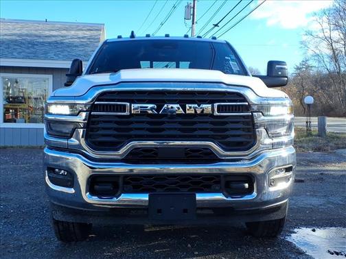 2026 RAM 2500 Tradesman Crew Cab 4x4 6'4' Box
