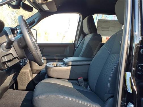 2026 RAM 2500 Tradesman Crew Cab 4x4 6'4' Box