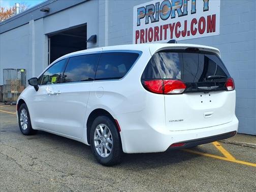 2026 Chrysler Voyager LX