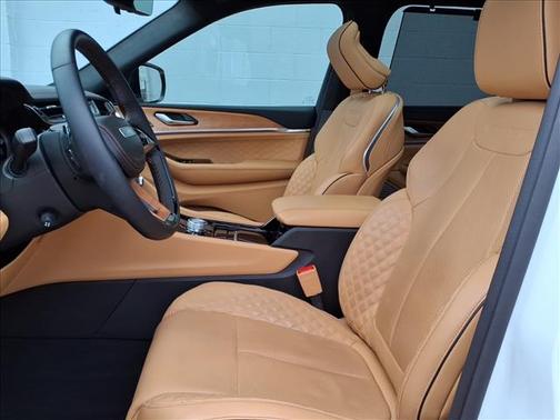 2023 Jeep Grand Cherokee Summit