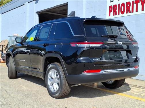 2025 Jeep Grand Cherokee Laredo
