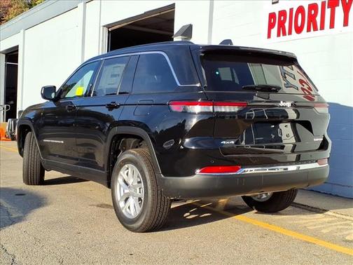 2025 Jeep Grand Cherokee Laredo