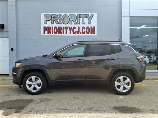 Granite Crystal Metallic Clearcoat 2019 Jeep Compass Latitude