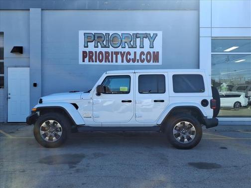 Bright White Clearcoat 2018 Jeep Wrangler Unlimited Sahara