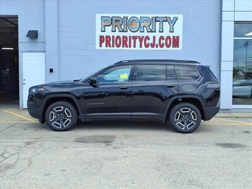 Diamond Black Crystal Pearlcoat 2026 Jeep Cherokee Laredo 4x4