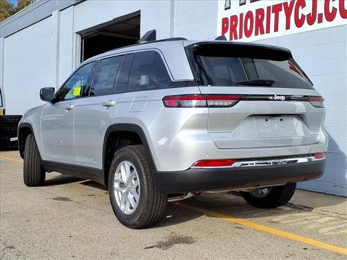 2025 Jeep Grand Cherokee Laredo