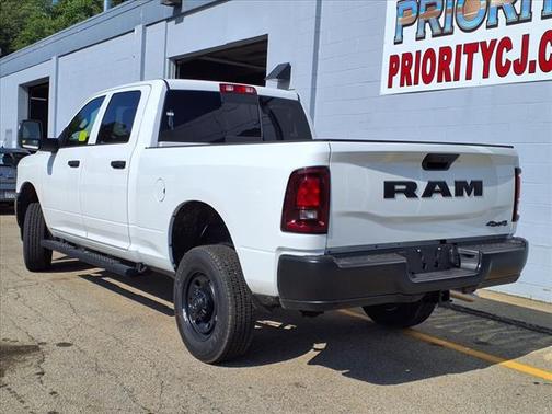 2025 RAM 2500 Tradesman Crew Cab 4x4 6'4' Box