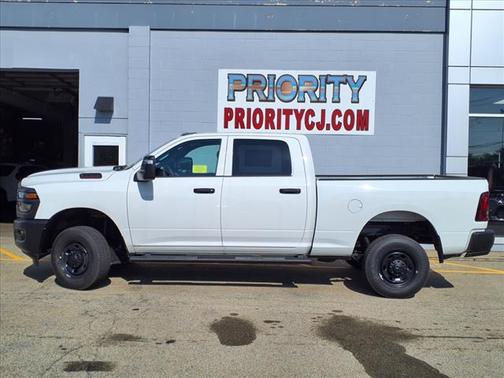 2025 RAM 2500 Tradesman Crew Cab 4x4 6'4' Box