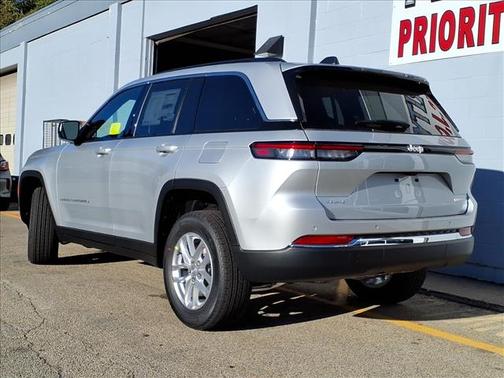 2025 Jeep Grand Cherokee Laredo