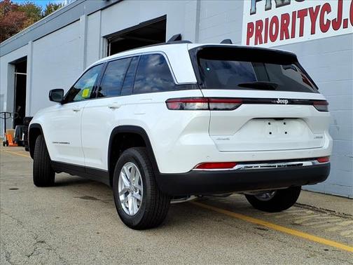 2025 Jeep Grand Cherokee Laredo