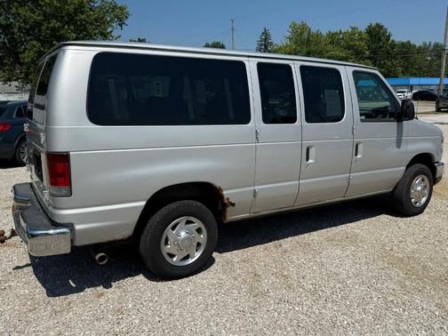 2010 Ford E350 Super Duty XL