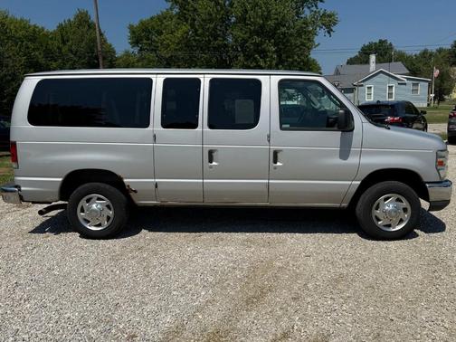 2010 Ford E350 Super Duty XL