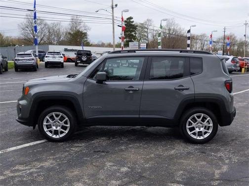 Photo 2 of 38 of 2020 Jeep Renegade Latitude